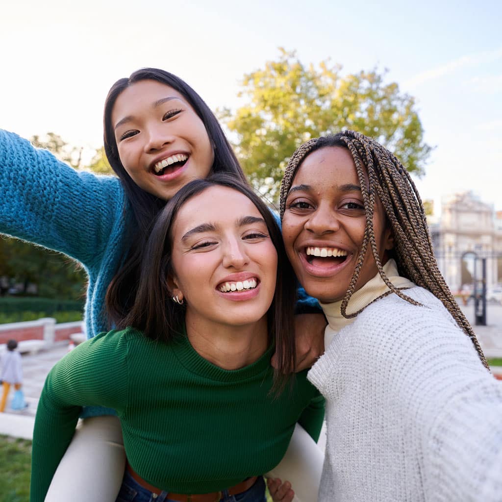 Adolescente sonriendo studio city orthodontist en studio city, CA